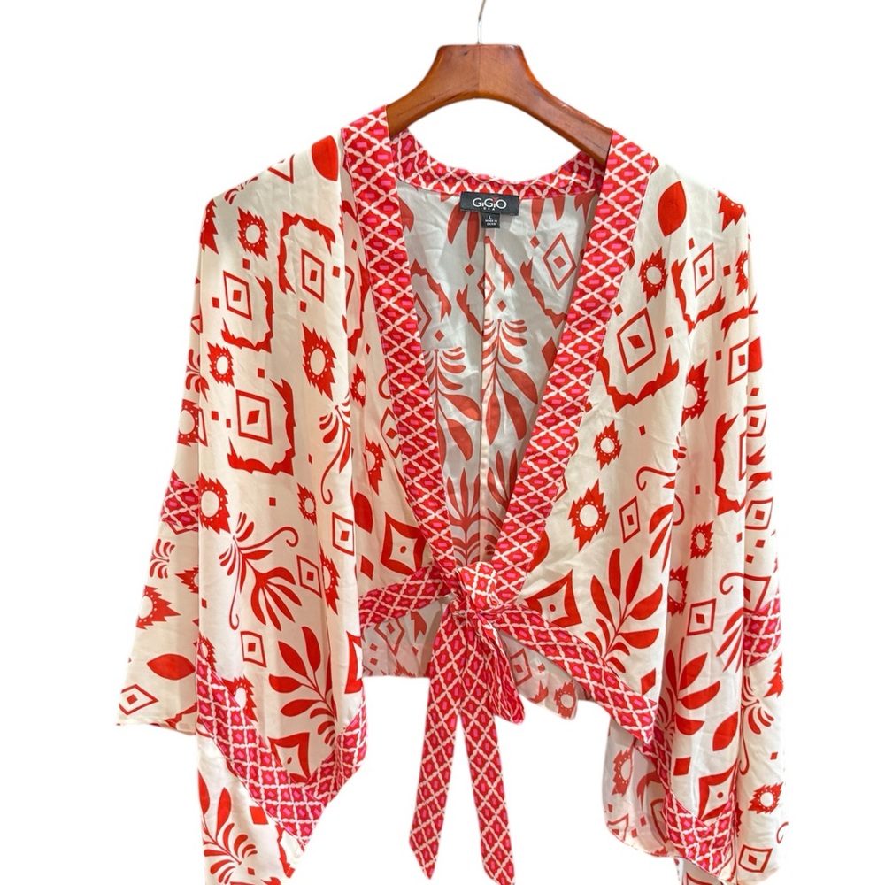 GiGiO USA – Cream, Pink & Red Printed Cropped Kimono Jacket / Wrap